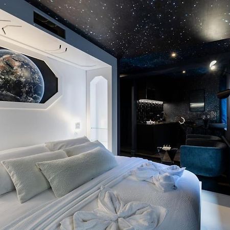 Galaxy La Tete Dans Les Etoiles Apartment Риом Екстериор снимка