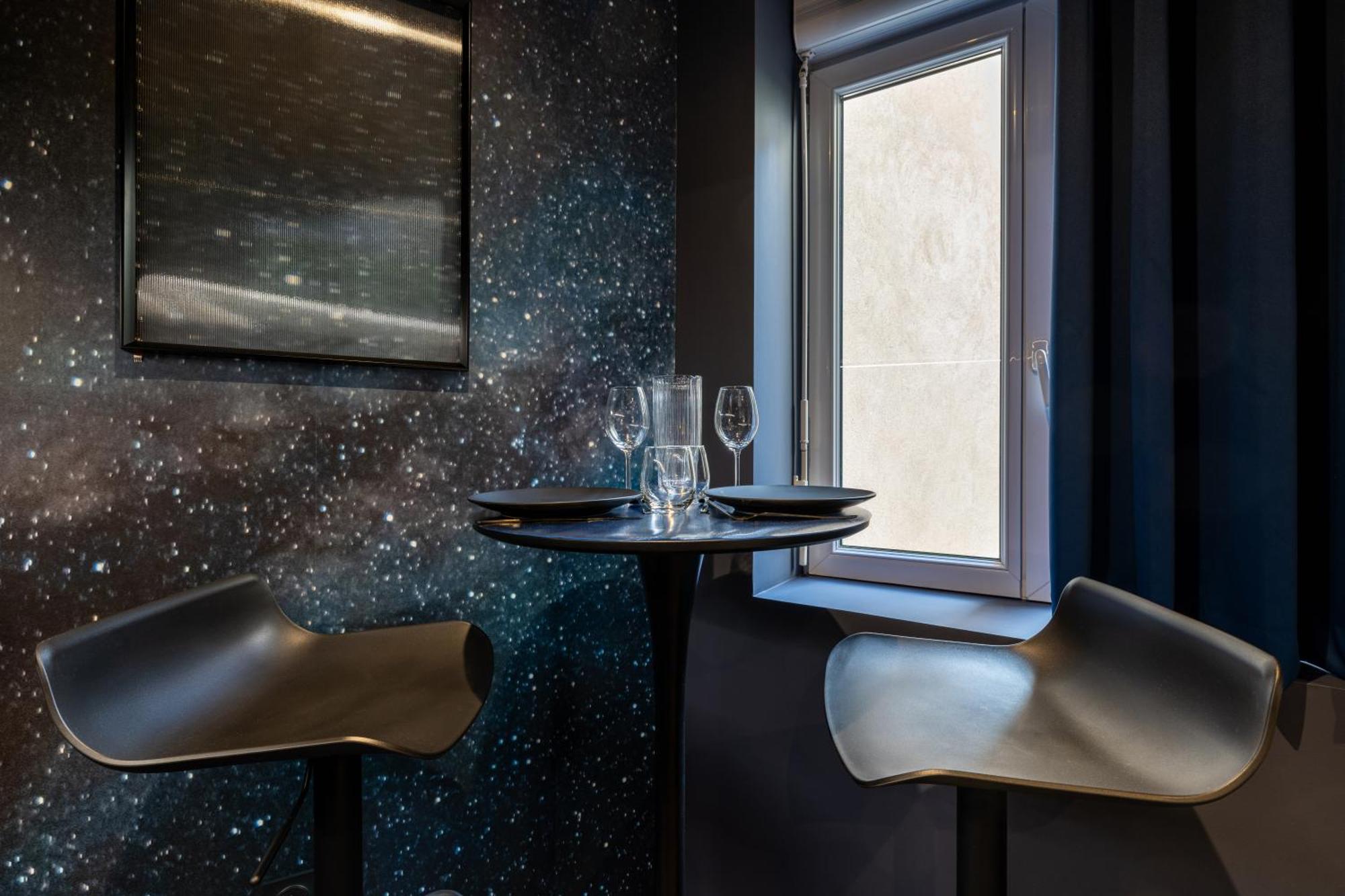 Galaxy La Tete Dans Les Etoiles Apartment Риом Екстериор снимка