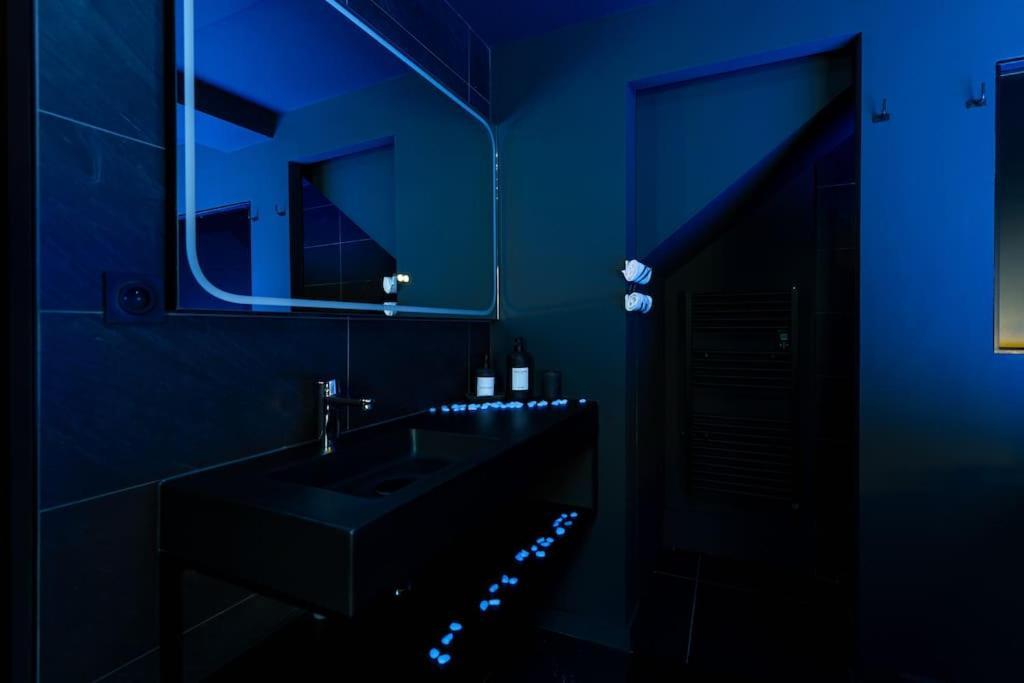Galaxy La Tete Dans Les Etoiles Apartment Риом Екстериор снимка