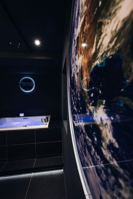 Galaxy La Tete Dans Les Etoiles Apartment Риом Екстериор снимка